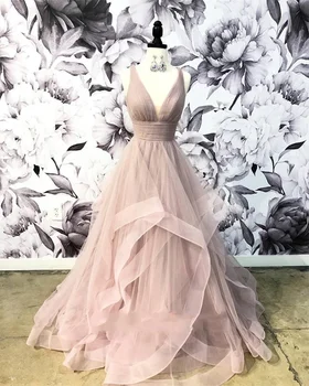 2023 Прости розови плисирани рокли за абитуриентски бал с V-образно деколте, секси вечерни рокли трапецовидна форма с отворен гръб, многослойни сватбени рокли за гости