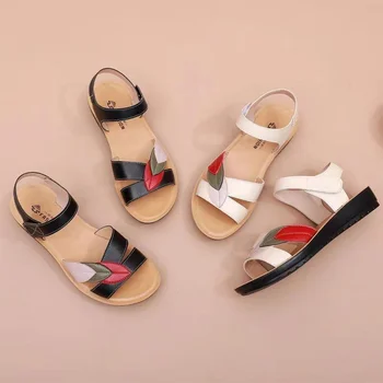 Дамски сандали 2023, модни дамски обувки на танкетке от естествена кожа, лятна плажна ежедневни обувки на равна, не-хлъзгава подметка, за по-възрастните хора