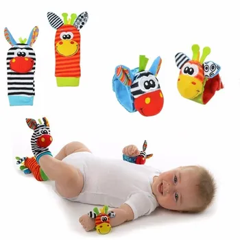 Детски играчки, сладки бебешки плюшени дрънкалки, звънци, носочки за търсене на ръцете и краката, забавни играчки, меки чорапи, коледни подаръци