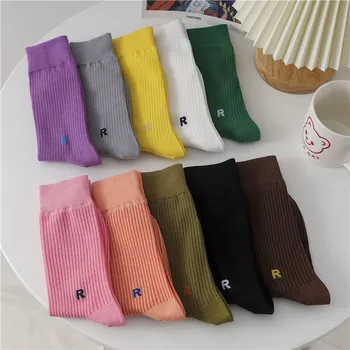 Корейски модни памучни обикновена чорапи с буквата R, дамски памучни чорапи свободно цвят с вертикални шарени, дълги дамски чорапи