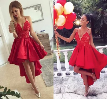 Рокля на спагети презрамки с висока засаждане за бала на завършилите с апликации, V-образно деколте, коктейлни рокли от червения сатен, къса отпред, с дълги отзад, рокли за абитуриентски бал