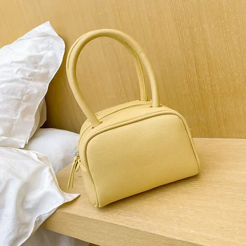 Чанта, дамски нова лятна преносима чанта, проста и модерна. Тя съчетава добре с малка чанта с кръгла колело. Чанта